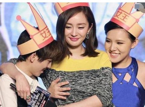 郭敬明杨幂袭胸视频,视频曝光疑袭胸瞬间